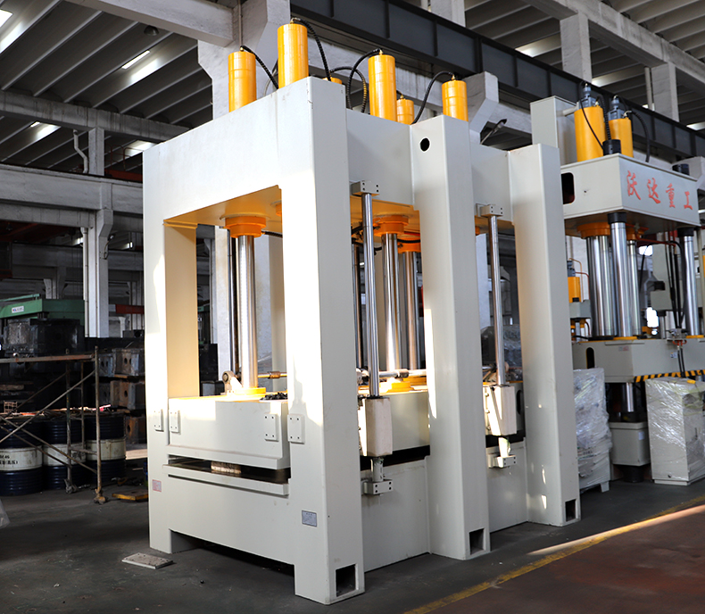 建(jian)築隔溫(wēn)新型材(cai)料成型(xíng)機