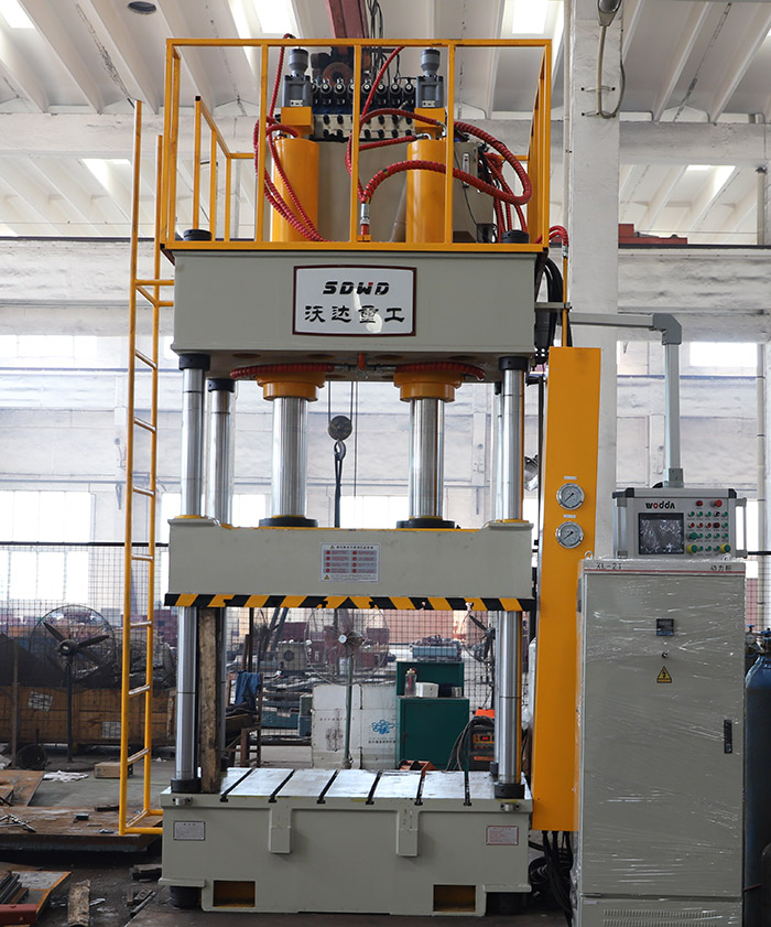 灰鬥(dòu)車成型(xíng)液壓機(ji)