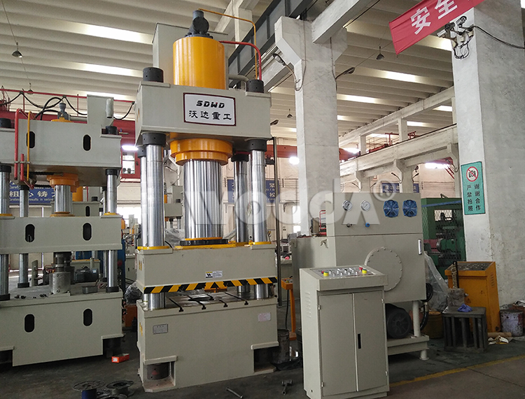 500噸(dun)三梁四(si)柱液壓(yā)機