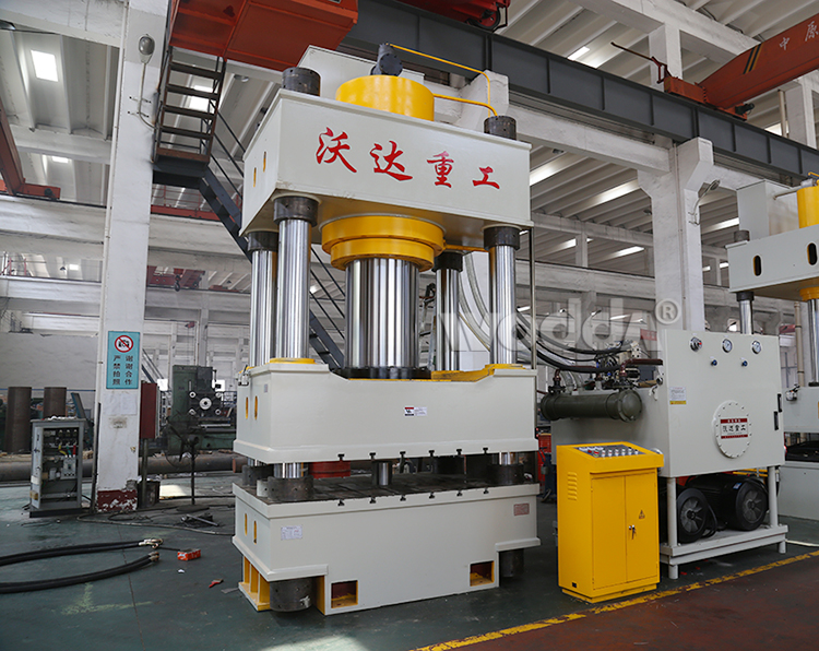 四柱(zhu)液壓機(jī)