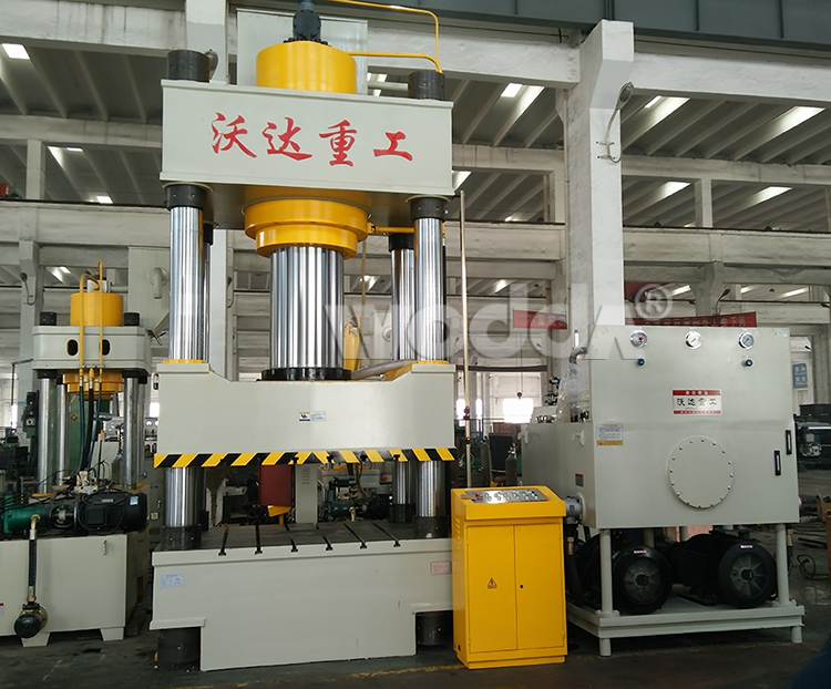 三梁四(si)柱液壓(yā)機