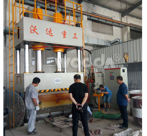 1200噸化糞池(chi)液壓機