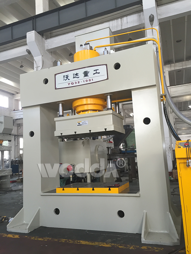 250噸龍(long)門液壓(yā)機