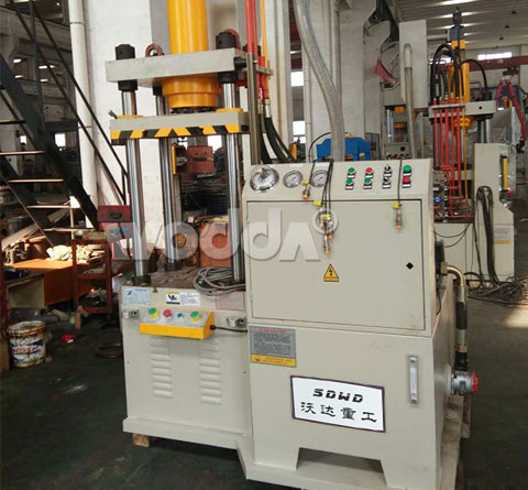 40T連(lian)體三梁四柱液壓(ya)機