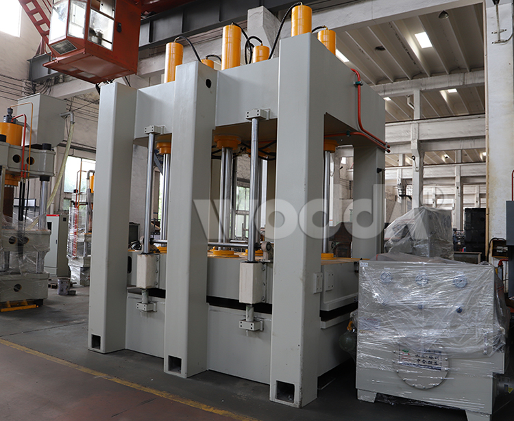 龍(long)門框架式(shi)液壓機