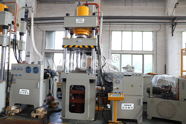 250T四柱(zhu)液壓機帶液(yè)壓墊