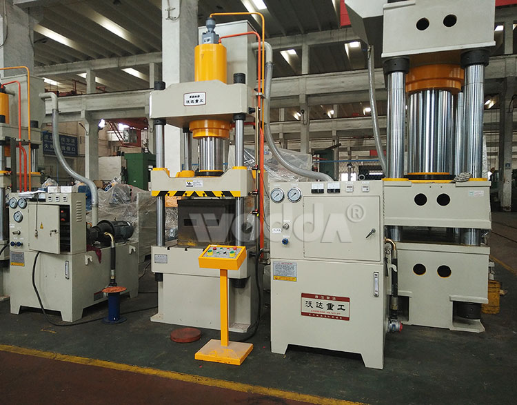 三梁四柱(zhù)液壓機