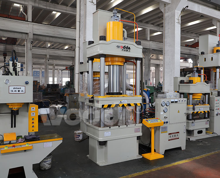 三梁四(si)柱液壓(ya)機