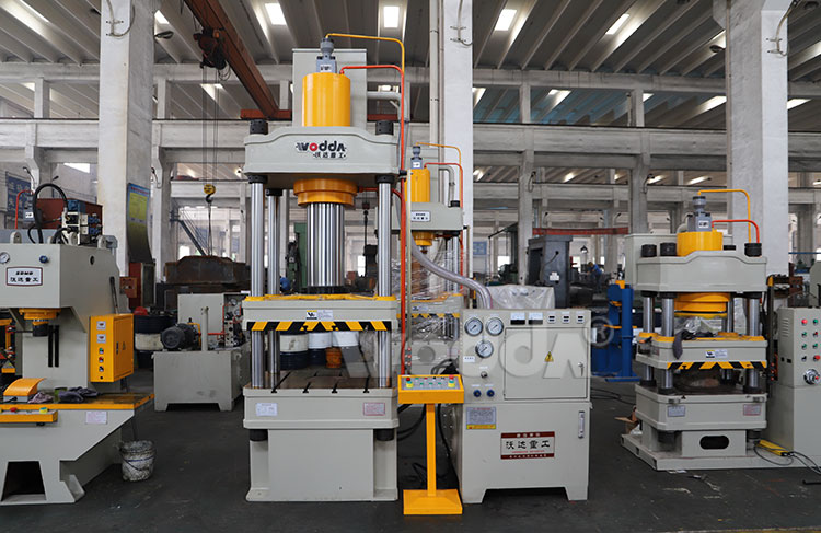 200噸四(si)柱液壓(ya)機