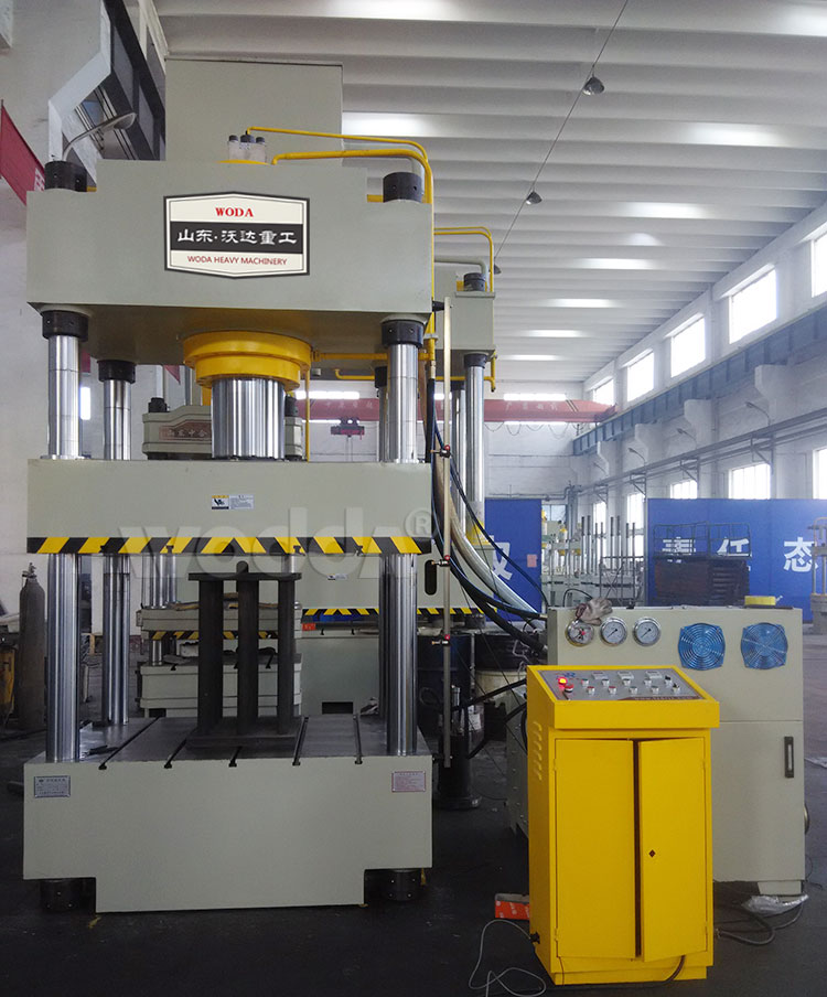 三梁四柱(zhù)液壓機