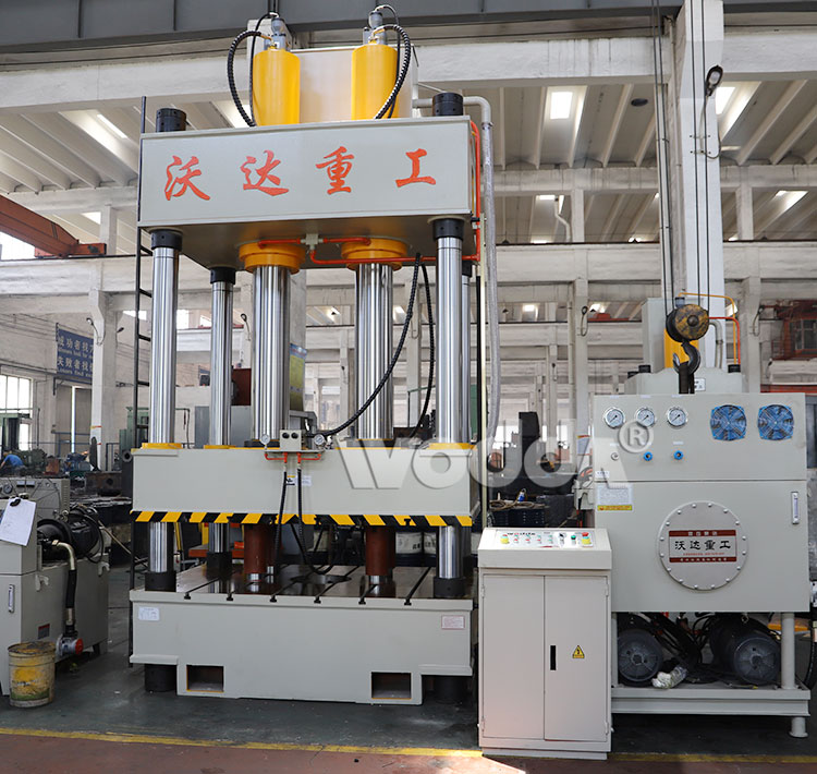 四柱三梁(liáng)液壓機