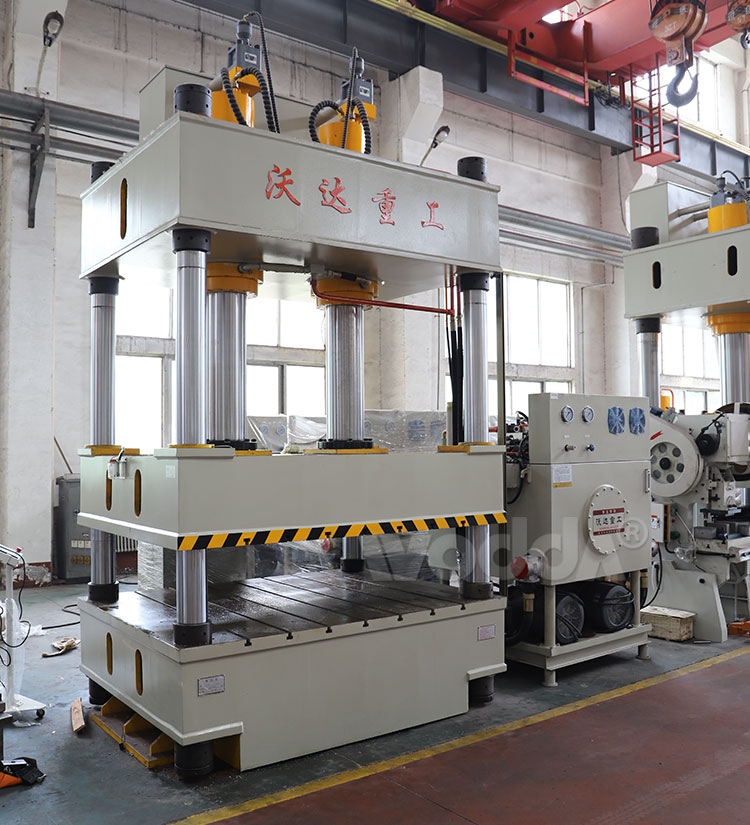 四柱(zhu)雙缸液壓機(ji)