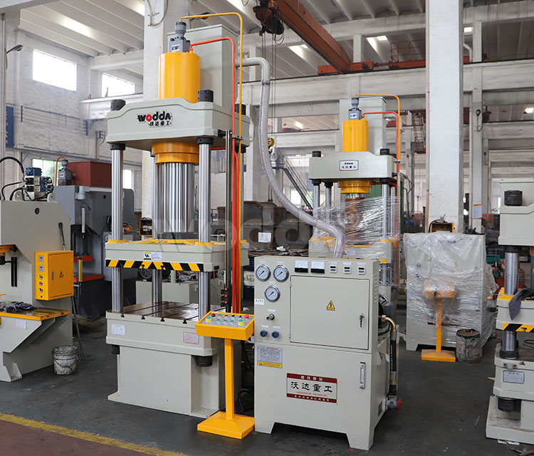 200T四柱三(san)梁液壓(yā)機