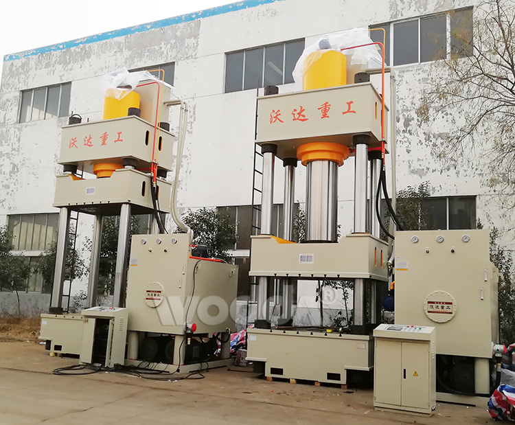 1500噸三梁四柱液(ye)壓機