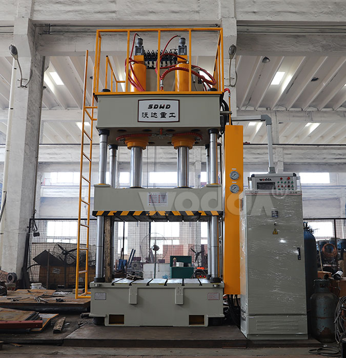 500噸四(si)柱三梁(liáng)液壓機(jī)實景拍(pāi)攝