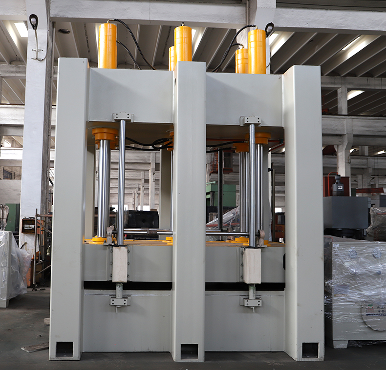 建築隔(gé)溫新型材料成(cheng)型機實物圖