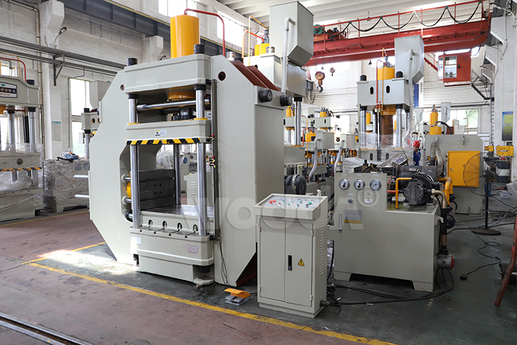 高鐵配件成(chéng)型液壓機