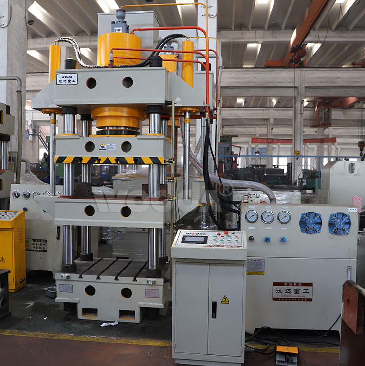 四梁(liáng)四柱液(ye)壓機