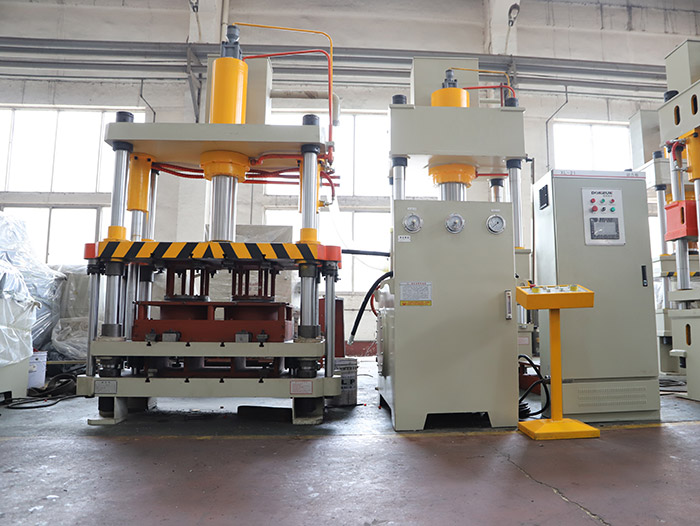 四柱(zhù)三梁液壓機(jī)技術參數