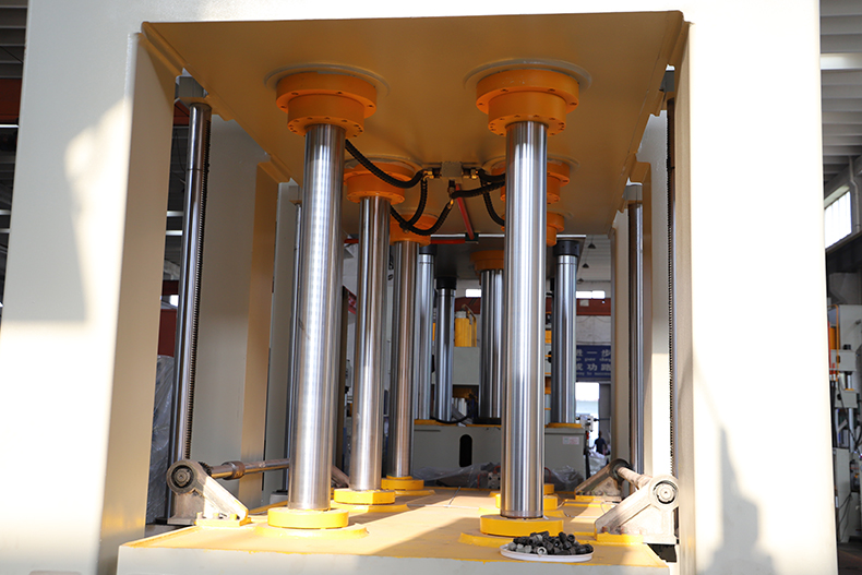 建築隔溫(wen)新型材料成型(xing)機立柱