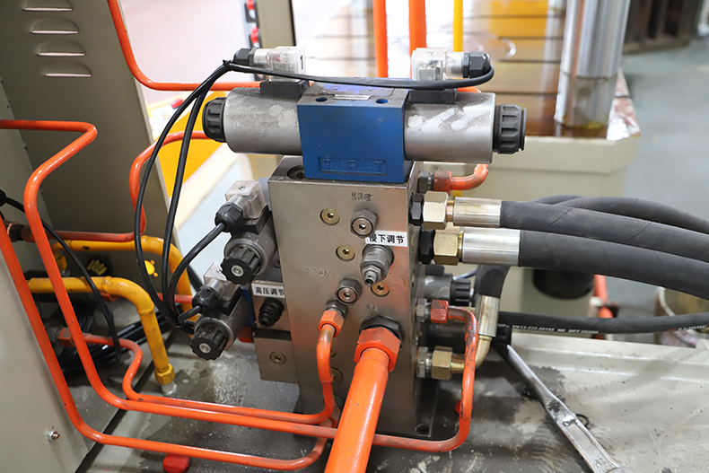 密(mi)胺餐具熱(rè)壓成型液(ye)壓機油泵(bèng)