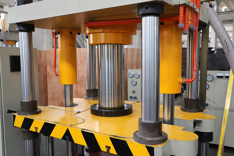 電磁爐(lú)隔熱圈液壓機