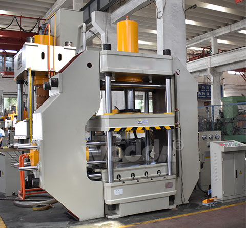 200噸帶側缸液壓(ya)機