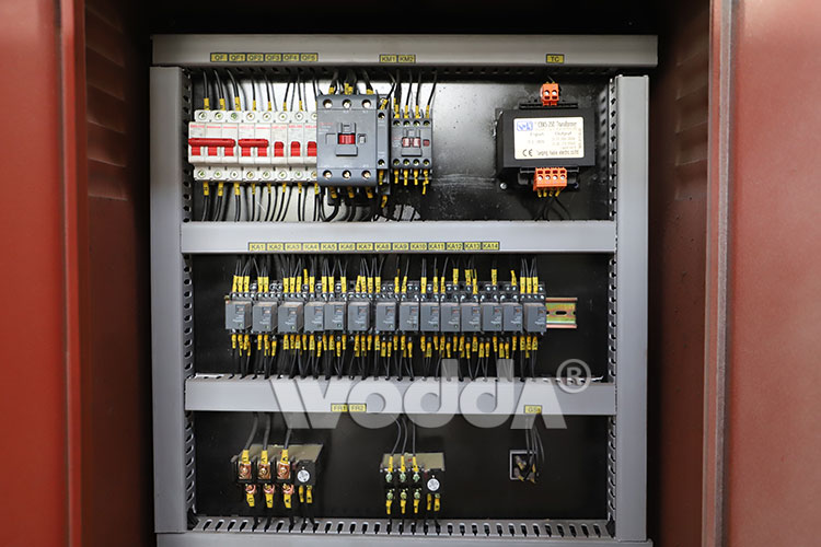 315噸三梁四(si)柱液壓機(jī)