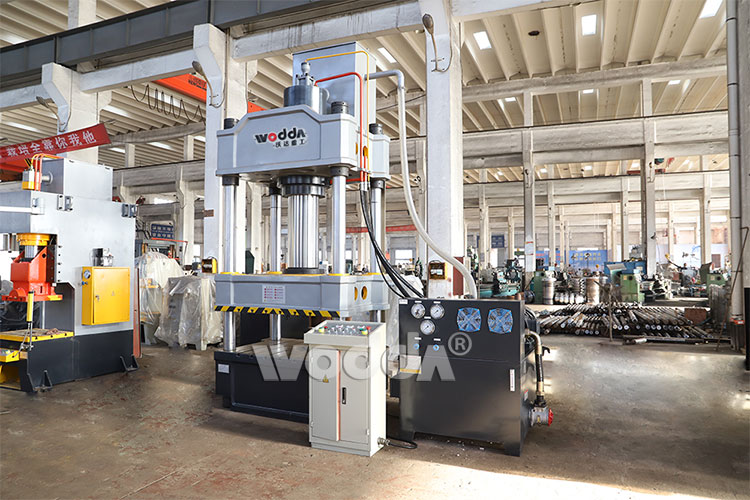 315t三(sān)梁四柱(zhu)液壓機(jī)