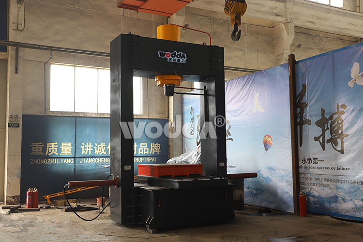 400噸龍門液(yè)壓機生産廠家(jia)