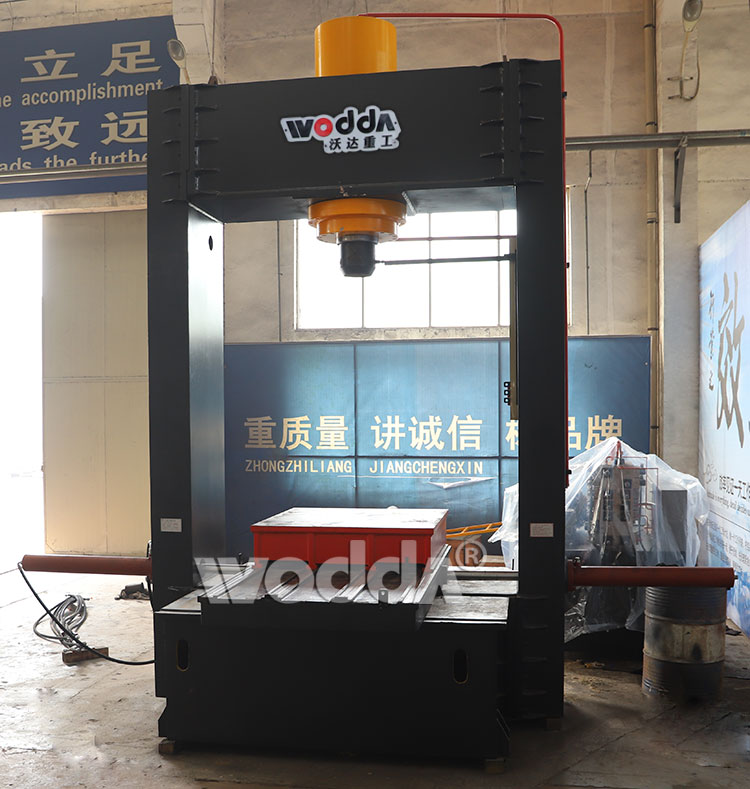 400噸龍門液壓機(jī)産品實拍