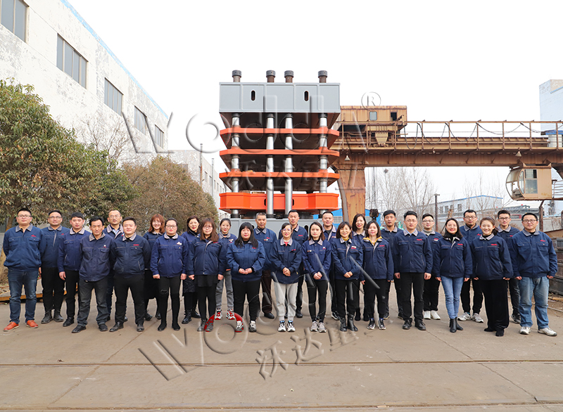 大型(xing)橡膠密封(fēng)圈熱壓成(chéng)型液壓機(ji)