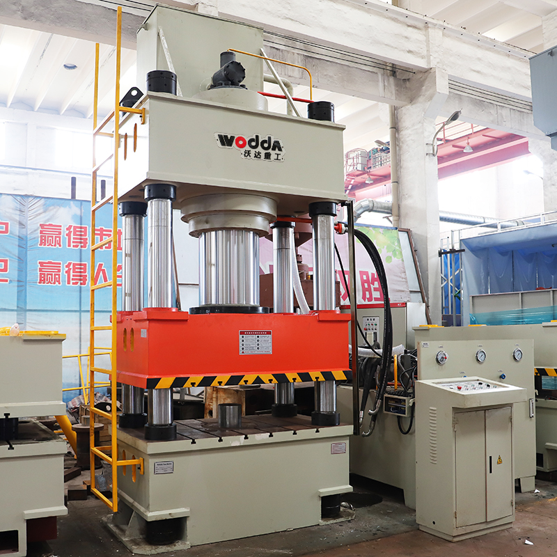 630噸(dun)三梁四柱液壓(ya)機