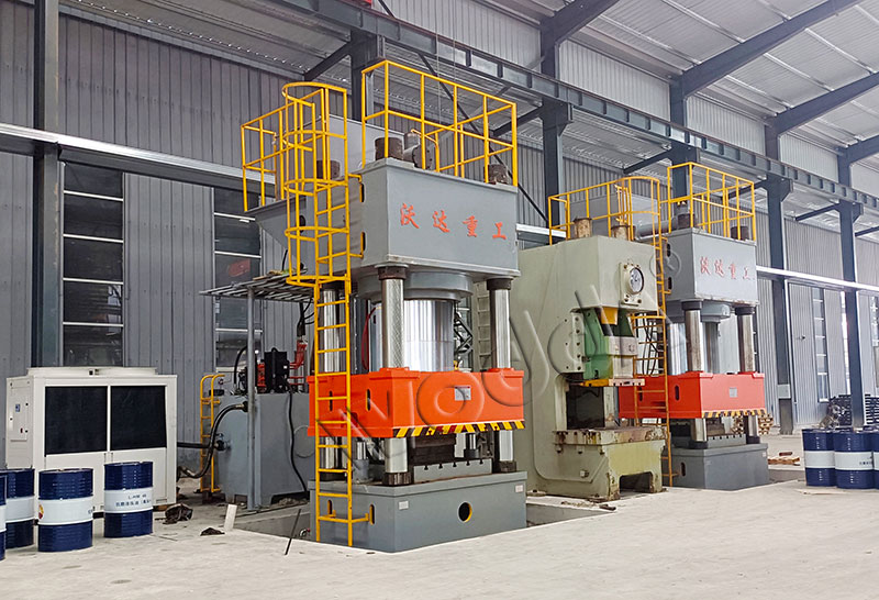 2000噸單缸四柱(zhù)液壓機