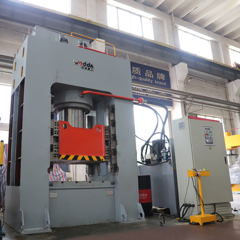 礦用(yong)W型鋼帶沖壓(ya)成型液壓機(jī)