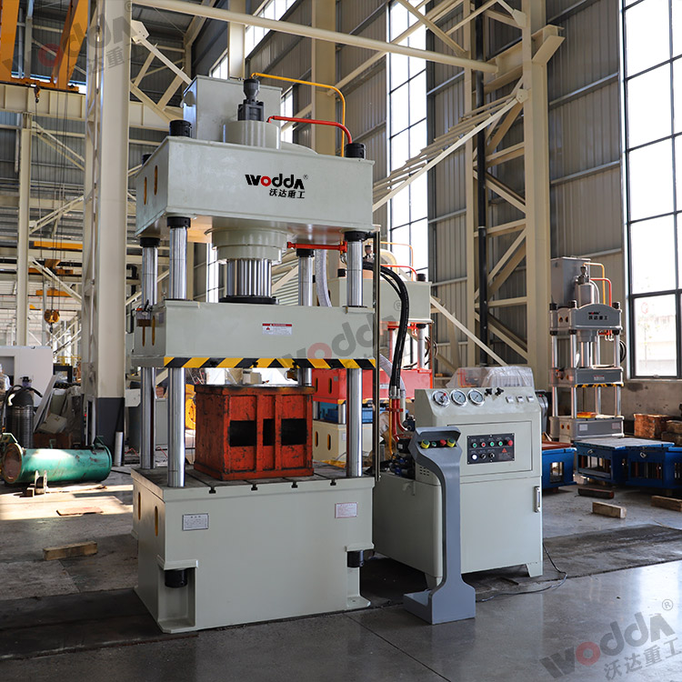 200噸四柱拉(la)伸液壓機