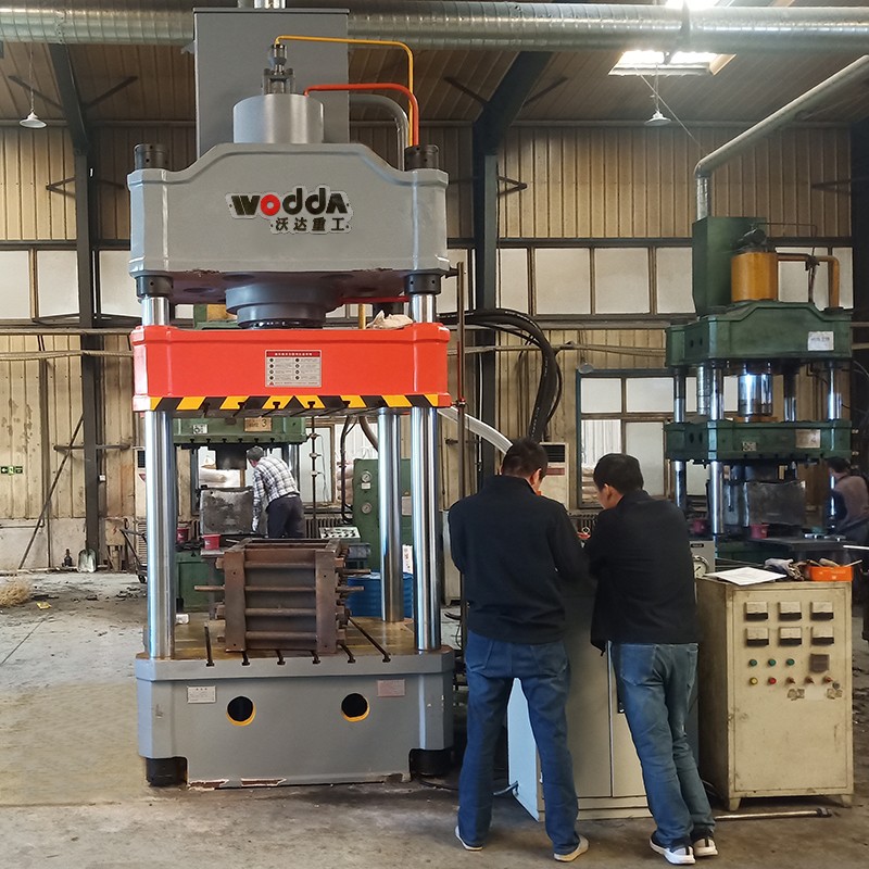 315噸(dun)國标三梁四(sì)柱液壓機