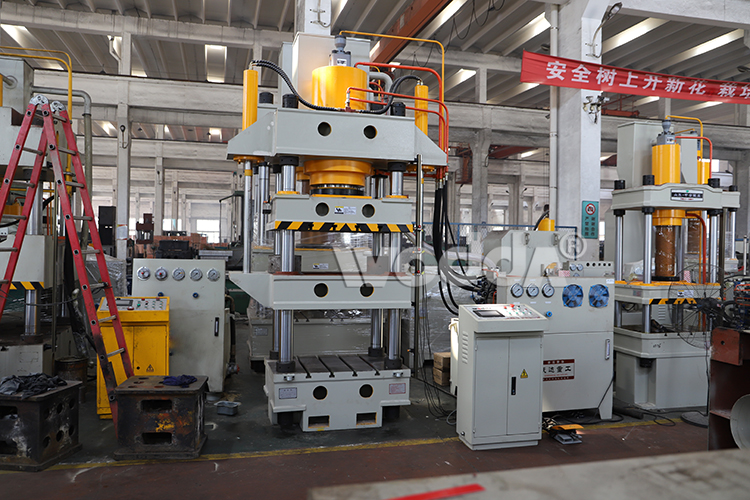 315噸四梁四柱(zhu)液壓機