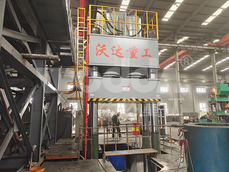 石(shi)墨坩埚液壓機(jī)