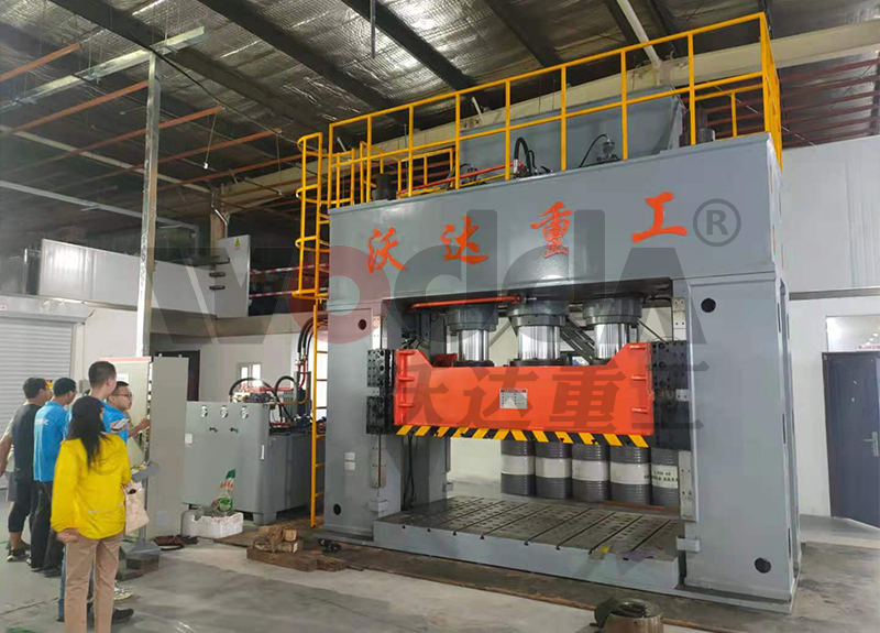 1000框(kuang)架式拉伸液壓(yā)機