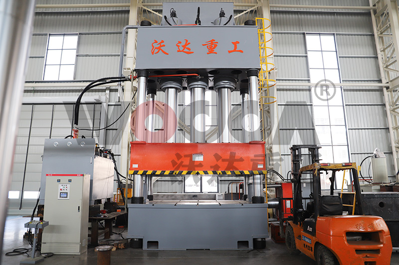 玻璃鋼(gang)汽車防撞(zhuàng)梁模壓液(yè)壓機