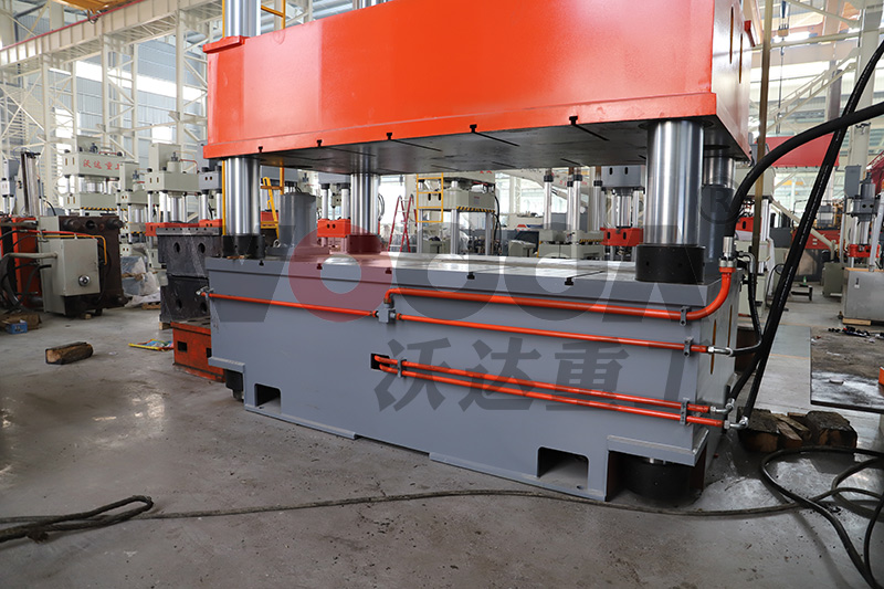 玻(bo)璃鋼汽車(che)防撞梁模(mo)壓液壓機(jī)