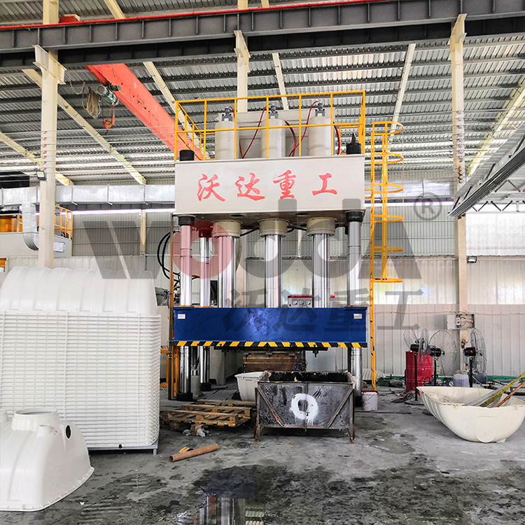 玻璃(lí)鋼淨水槽(cáo)成型液壓(ya)機