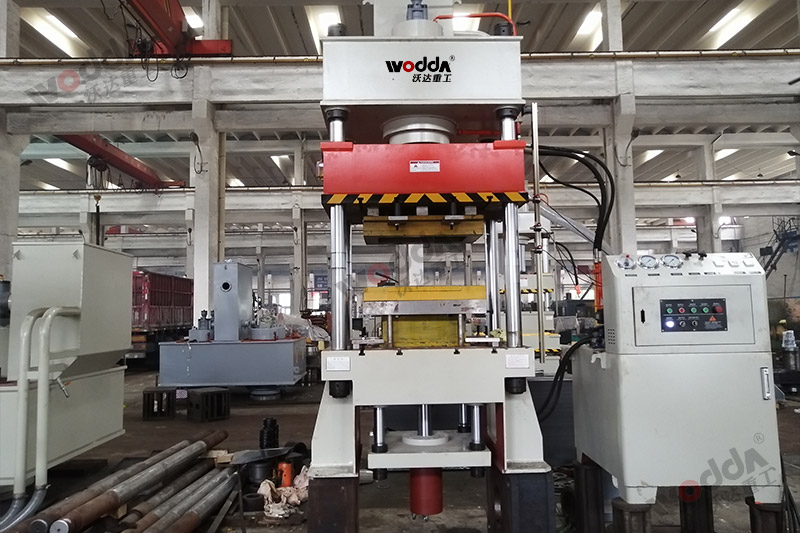 不(bú)鏽鋼托(tuo)盤拉伸(shēn)液壓機(jī)