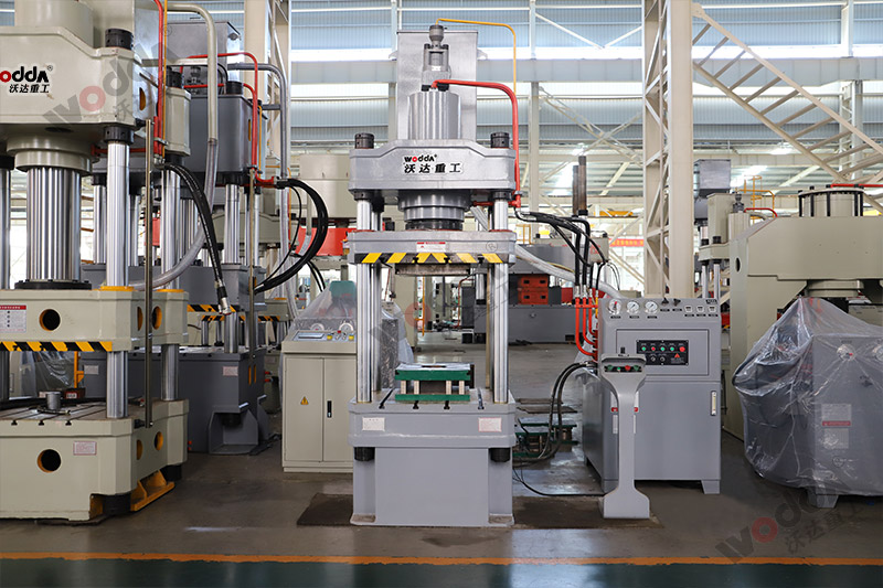 200噸五金配(pèi)件成型液壓機