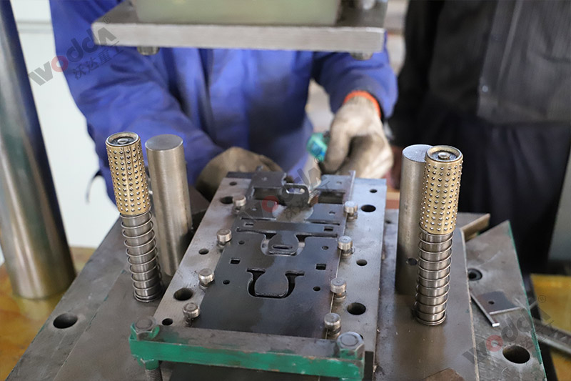 200噸五金配件成型(xíng)液壓機