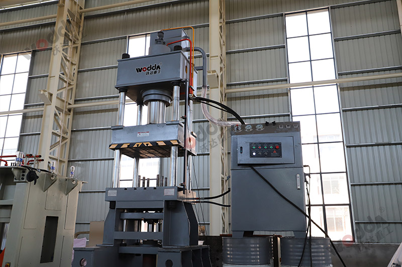 200噸輪毂(gu)拉伸成型液壓機(ji)