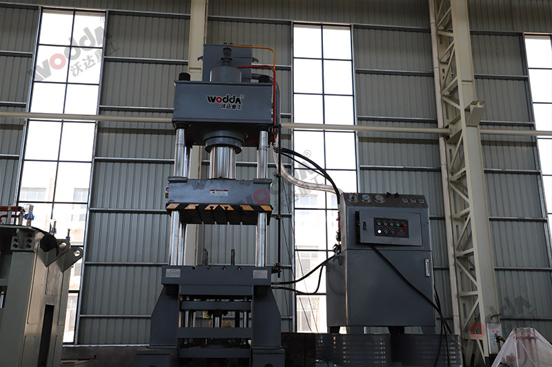 200噸輪毂拉伸成(chéng)型液壓機