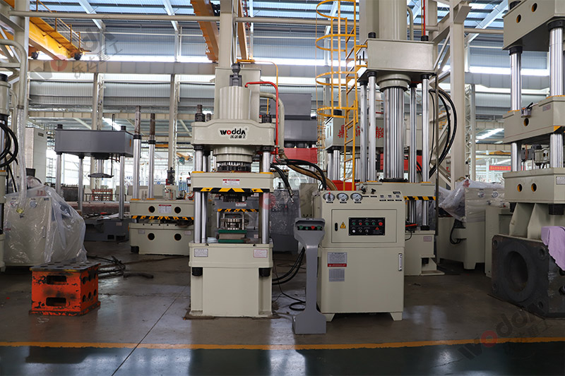 200噸不鏽鋼蓋拉(lā)伸液壓機