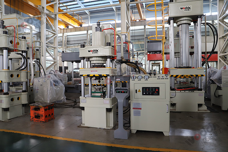 200噸不(bú)鏽鋼蓋拉伸液(yè)壓機